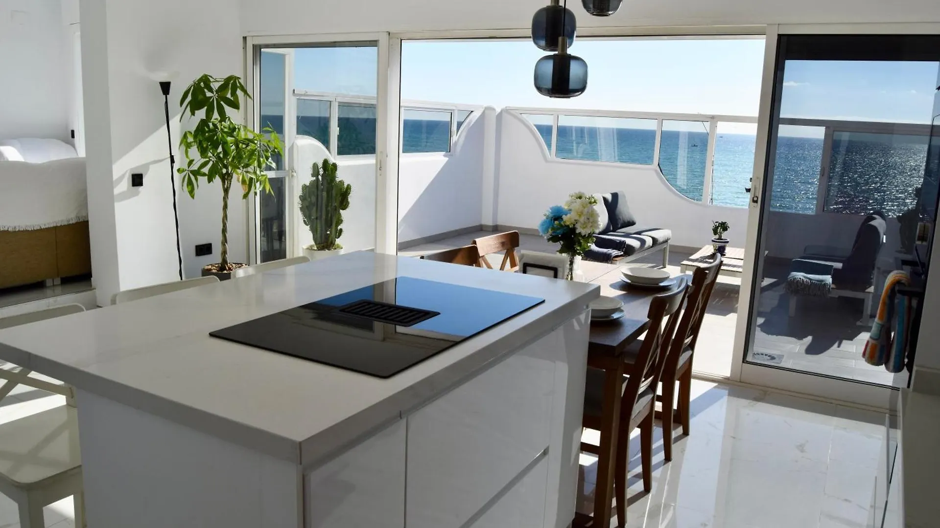 Beachfront Heaven Apartment - Carvajal Beach Fuengirola