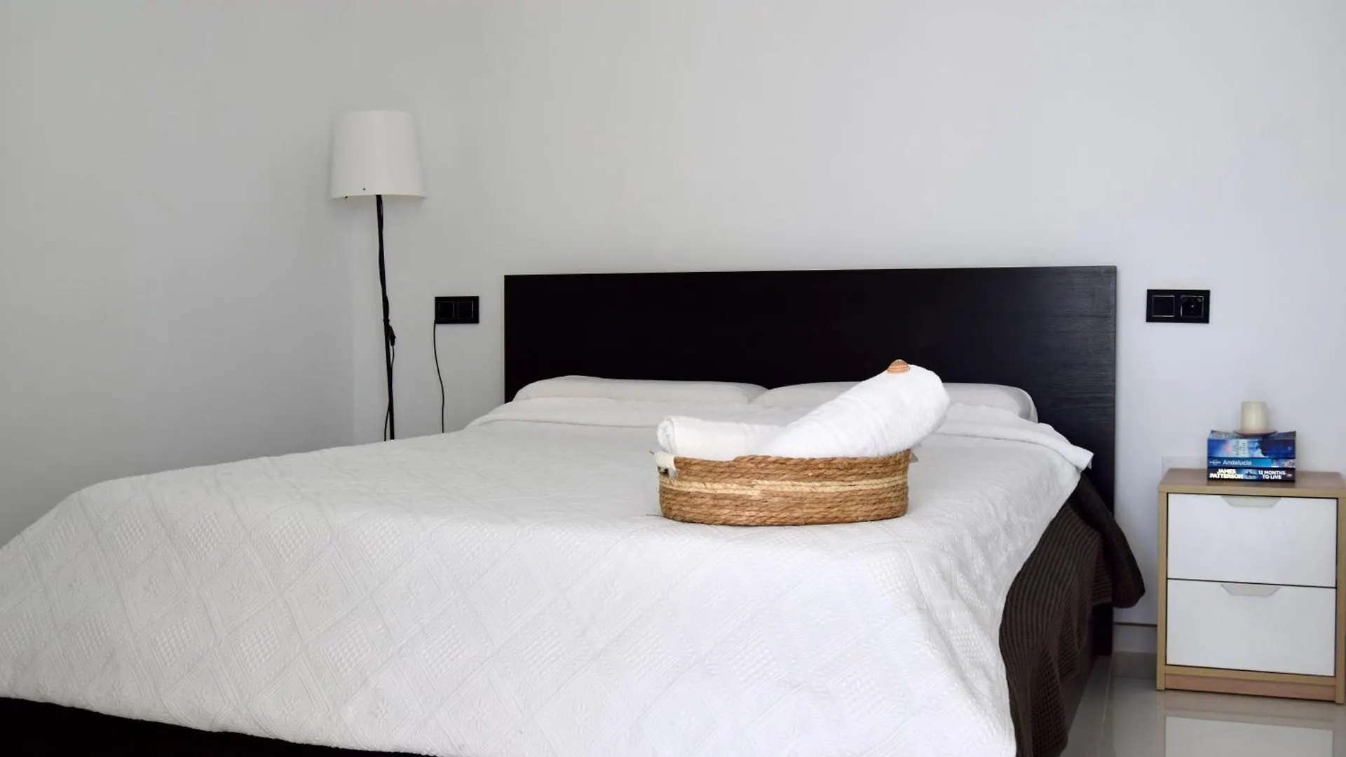 Beachfront Heaven Apartment - Carvajal Beach Fuengirola 0*,