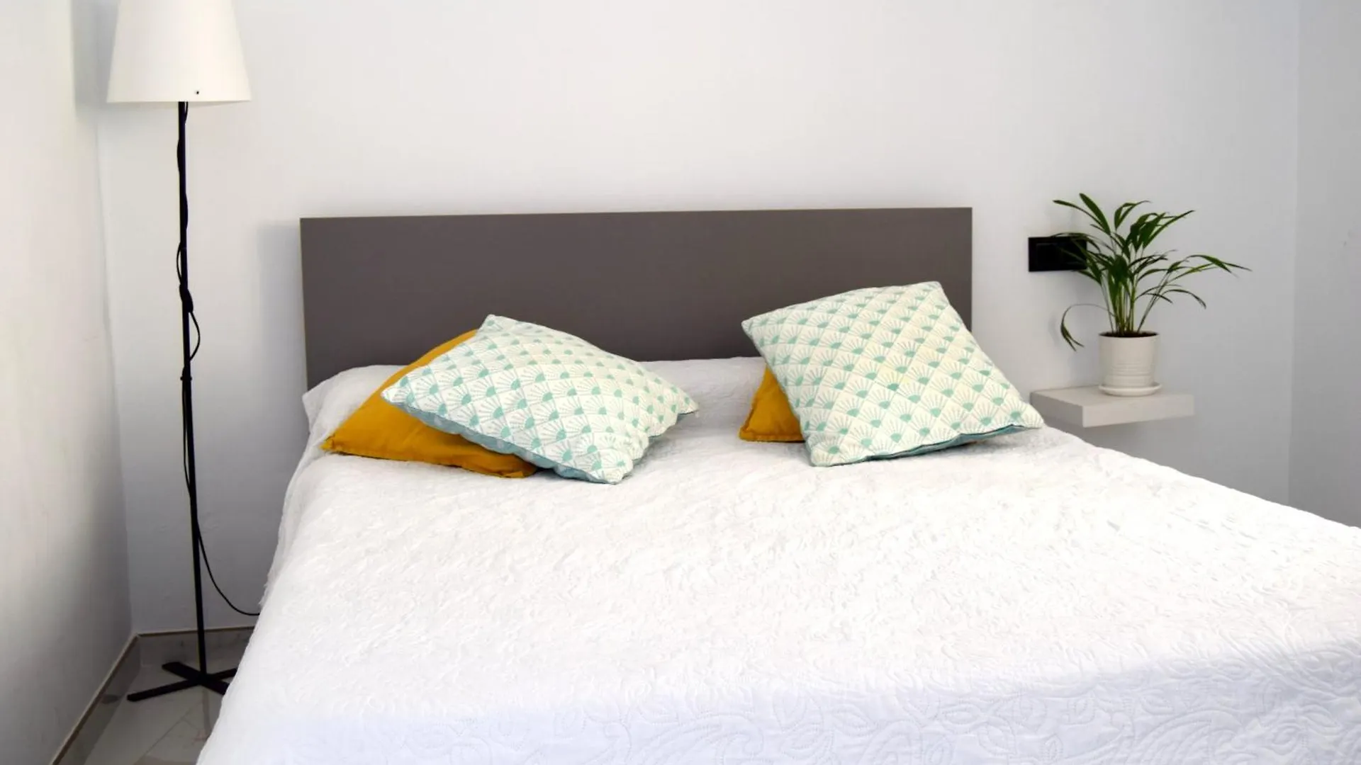 Beachfront Heaven Apartment - Carvajal Beach Fuengirola