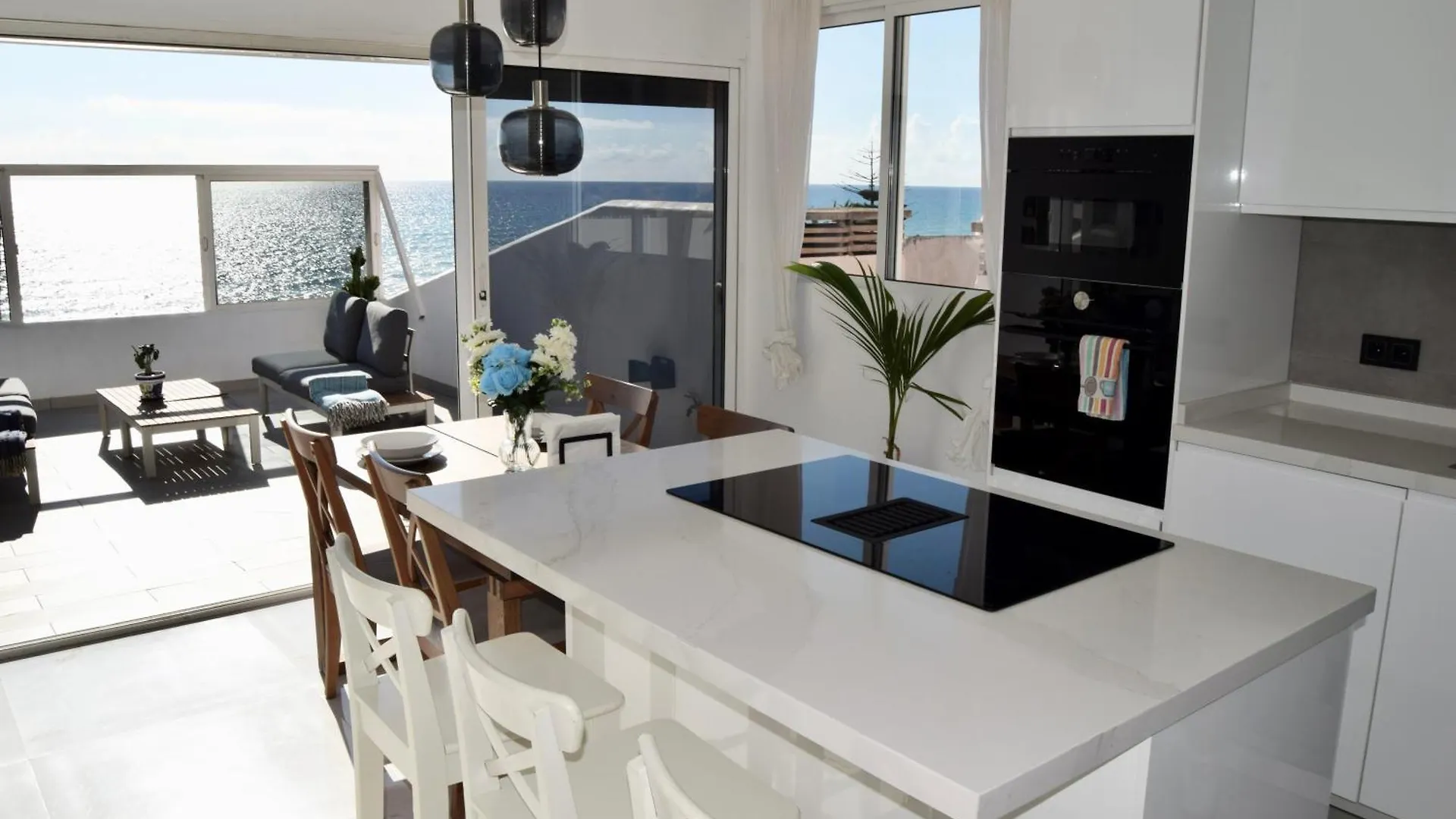 Beachfront Heaven Apartment - Carvajal Beach Fuengirola