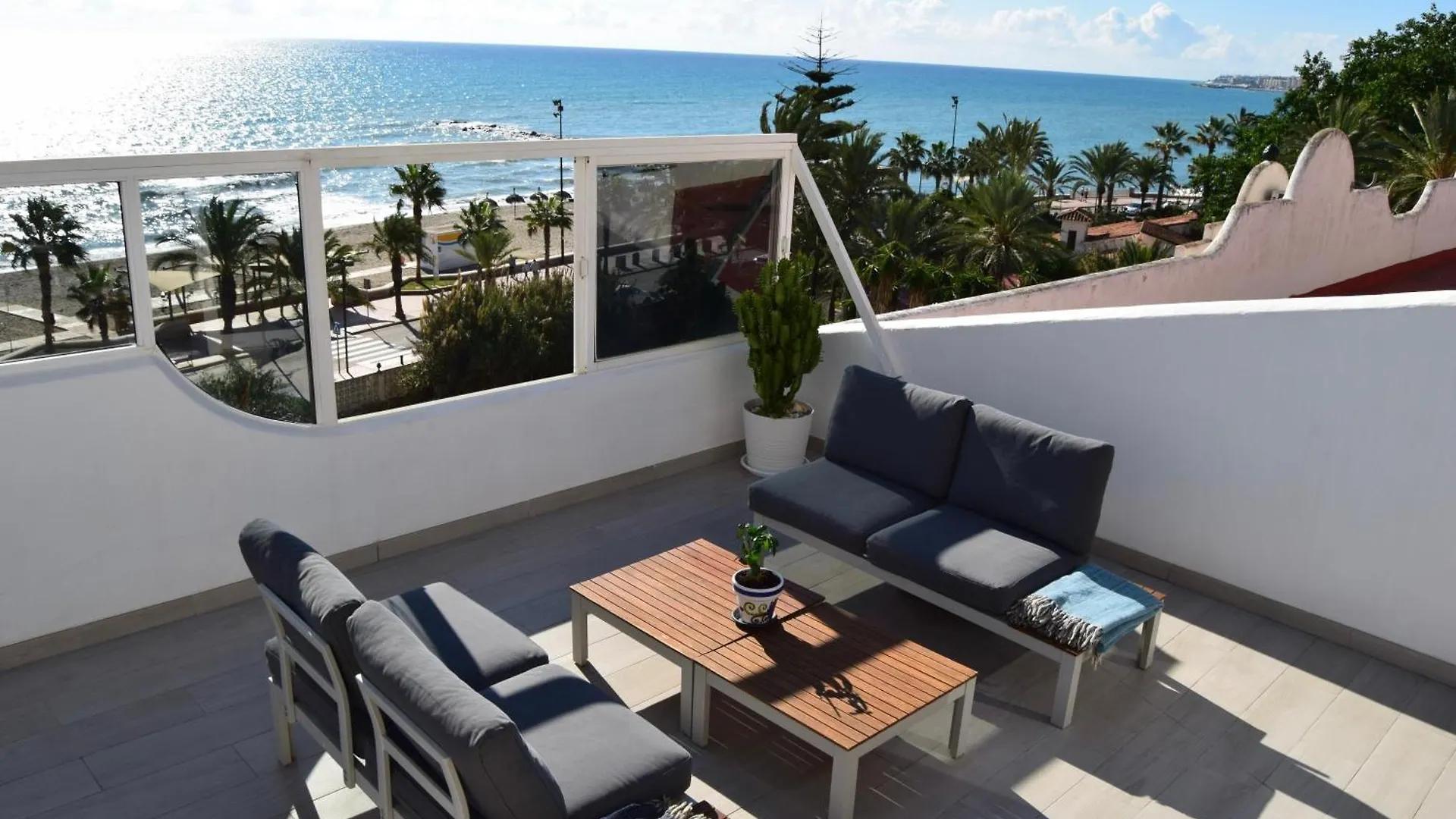 Beachfront Heaven Apartment - Carvajal Beach Fuengirola