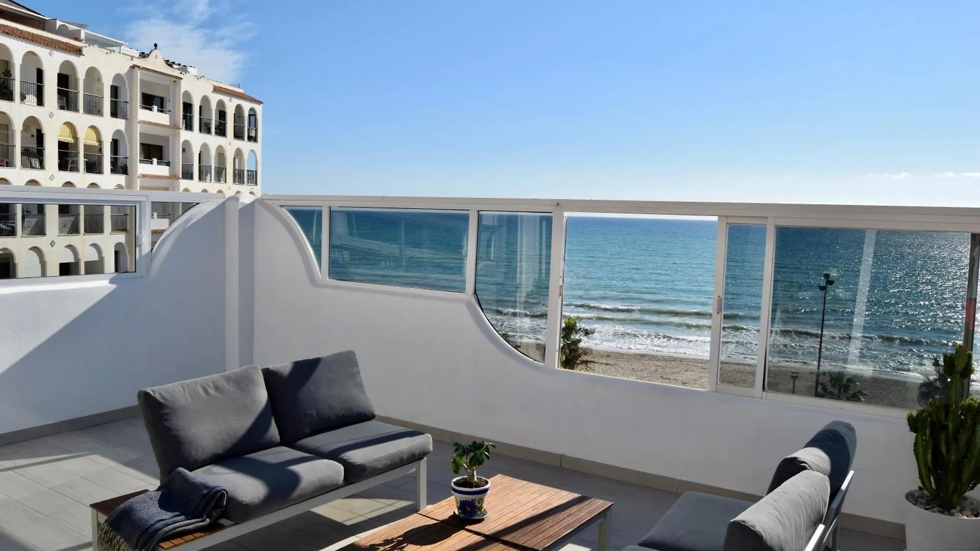 Beachfront Heaven Apartment - Carvajal Beach Fuengirola 0*,