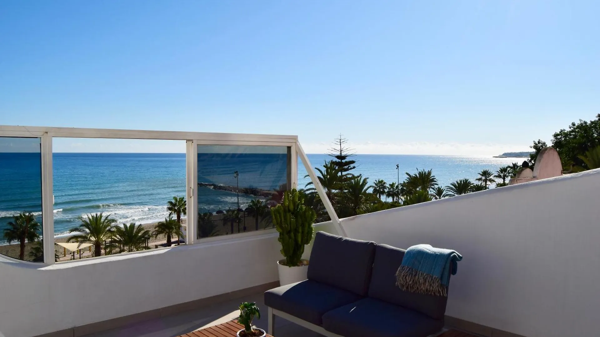 Beachfront Heaven Apartment - Carvajal Beach Fuengirola