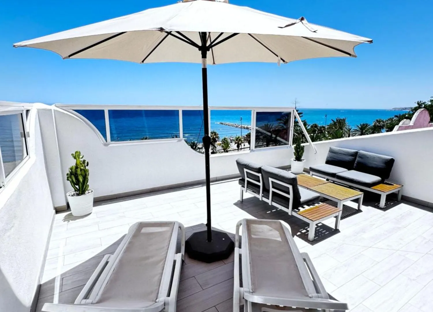 Beachfront Heaven Apartment - Carvajal Beach Fuengirola